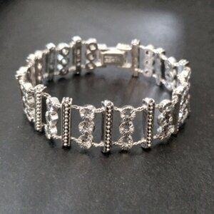 Vintage signed Napier silver tone link bracelet new condition